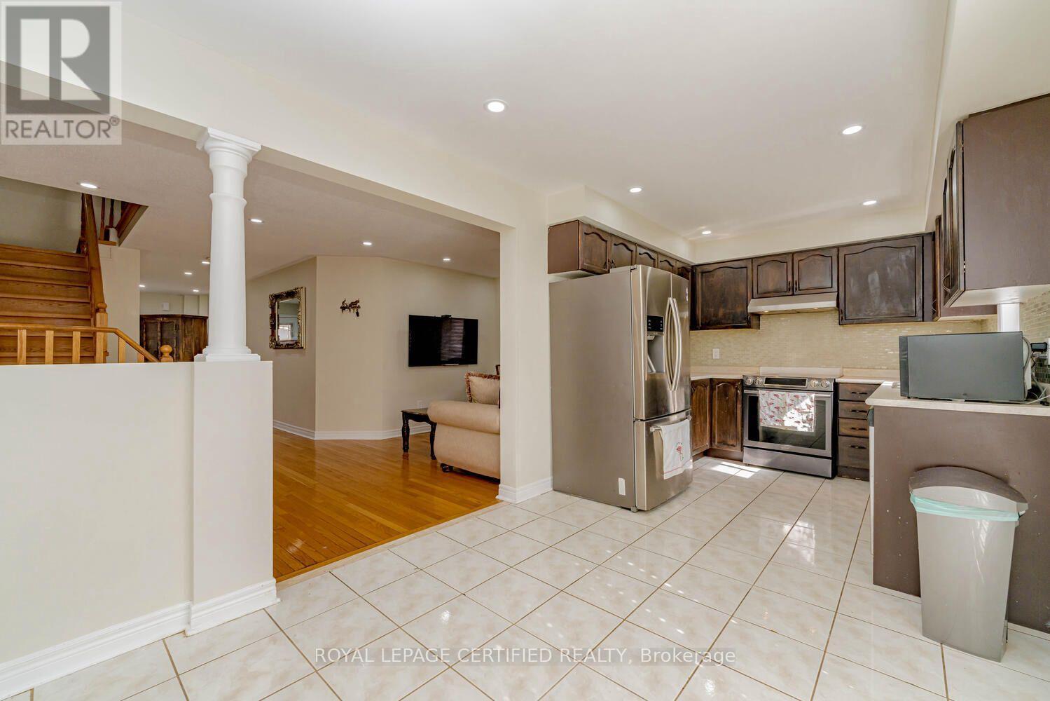 26 Bushcroft Trail, Brampton, Ontario L7A 2L1 - Photo 7 - W12547844