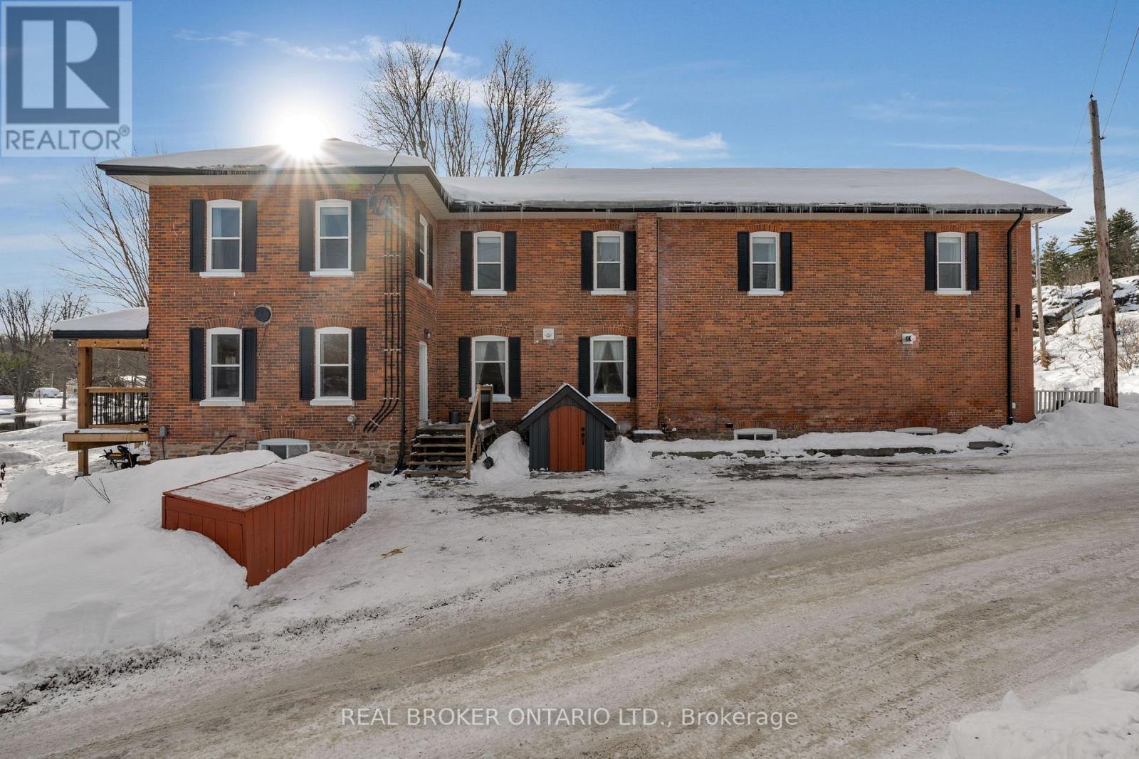 1002 Cowbell Lane, Gravenhurst, Ontario  P0E 1N0 - Photo 6 - X12312892