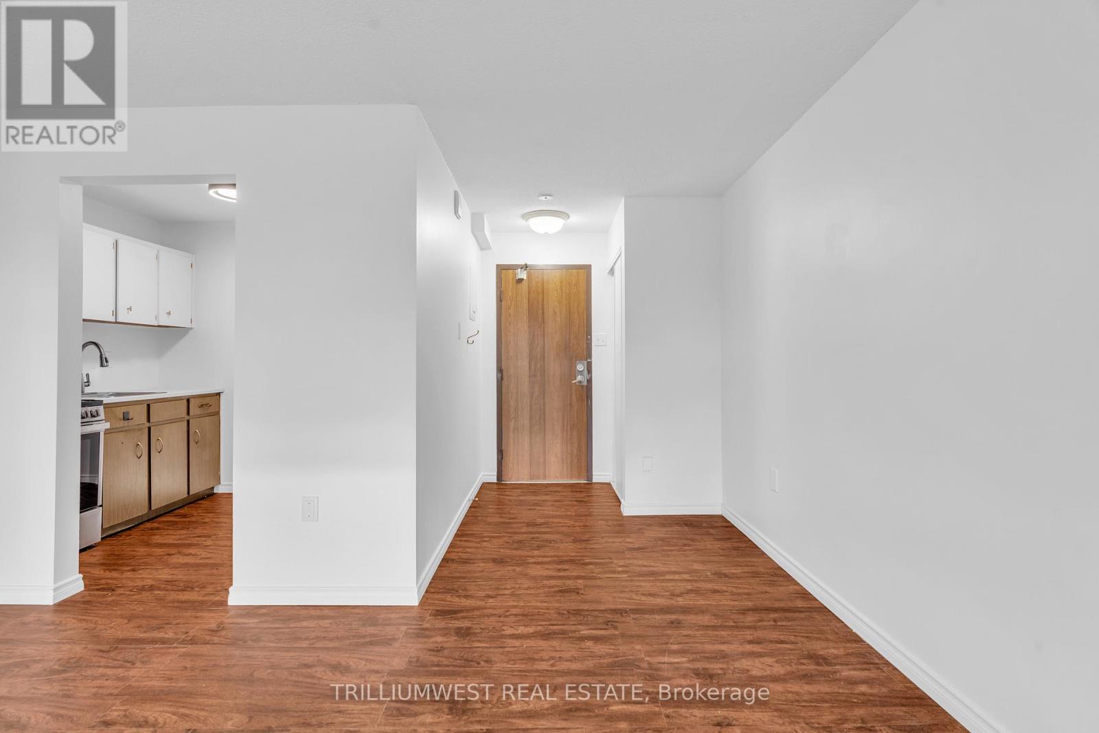 602 - 64 Benton Street, Kitchener, Ontario N2G 4L9 - Photo 9 - X12486795