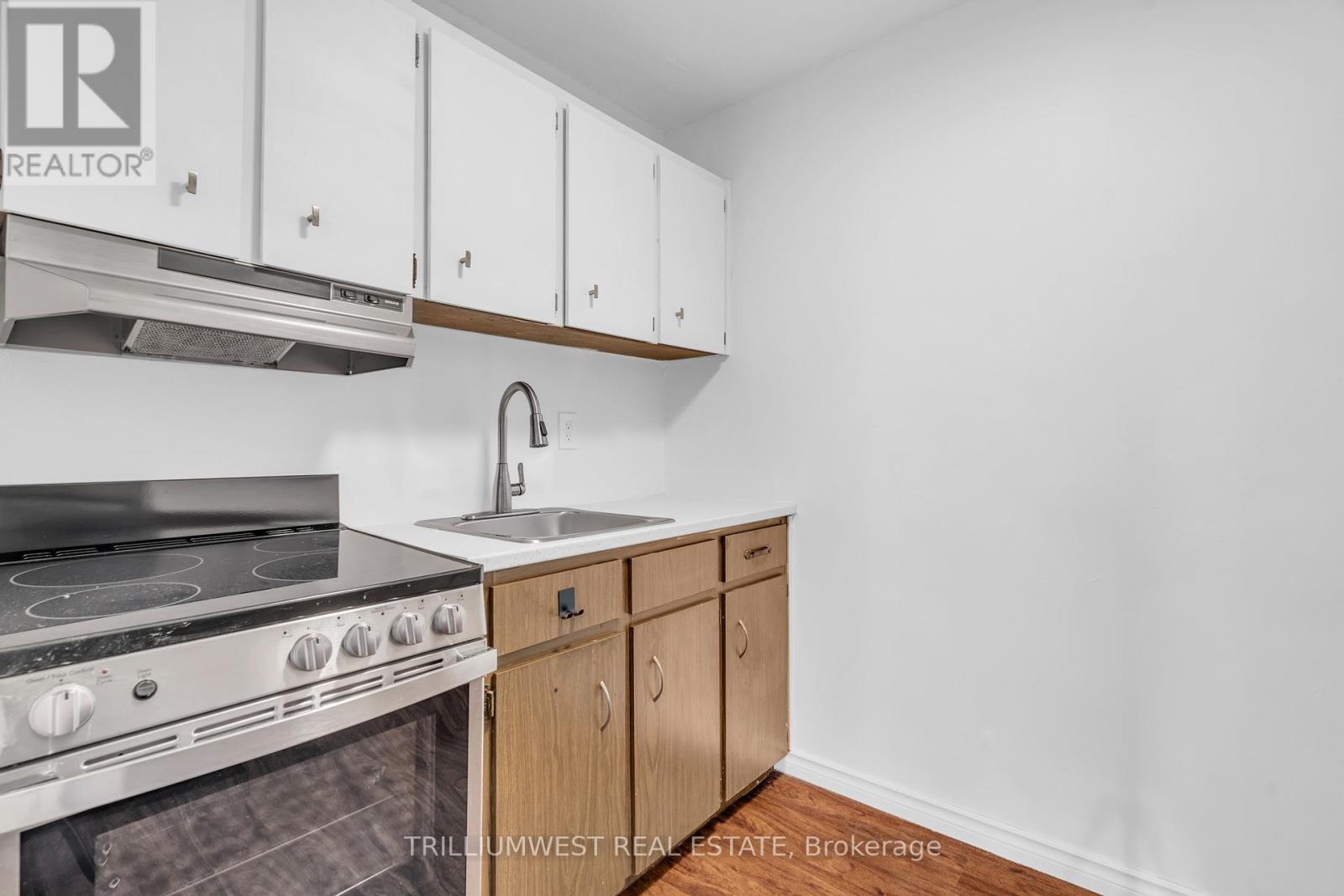 602 - 64 Benton Street, Kitchener, Ontario N2G 4L9 - Photo 14 - X12486795