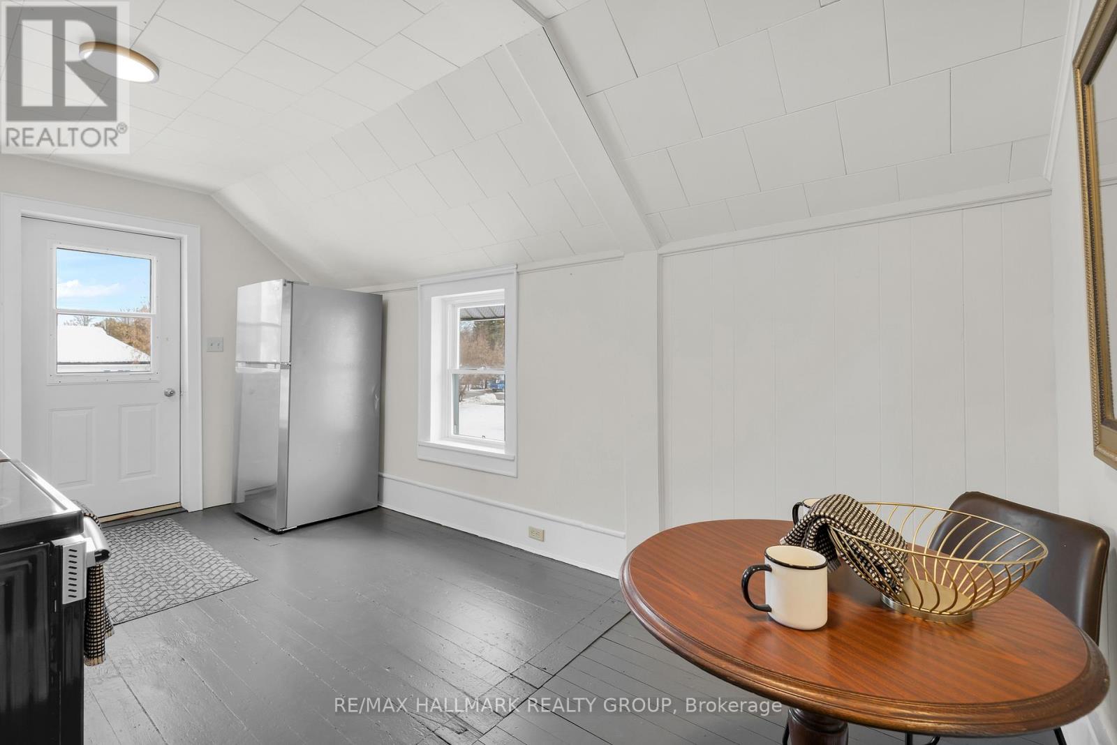 2 - 10 Wellington Street E, Athens, Ontario K0E 1B0 - Photo 6 - X12547886