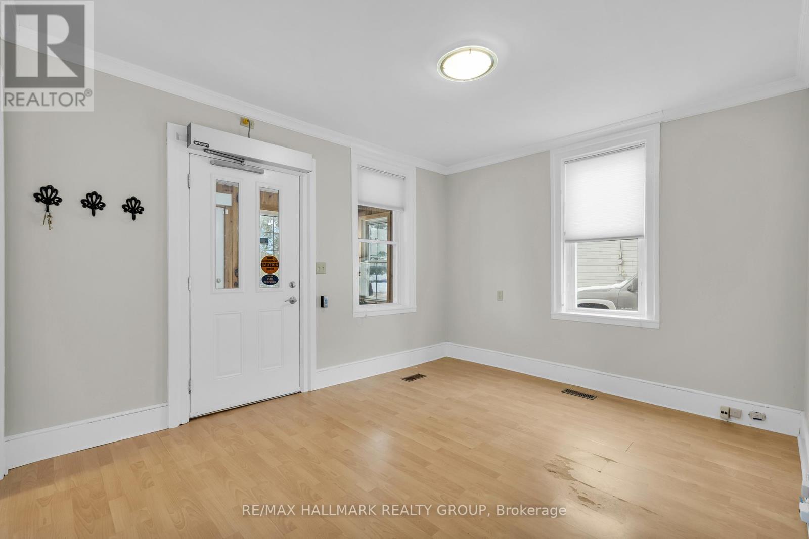 10 Wellington Street E, Athens, Ontario K0E 1B0 - Photo 4 - X12547888