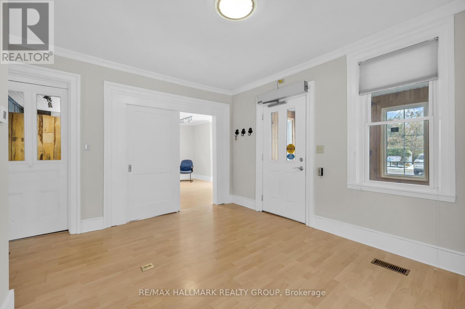 10 Wellington Street E, Athens, Ontario K0E 1B0 - Photo 5 - X12547888