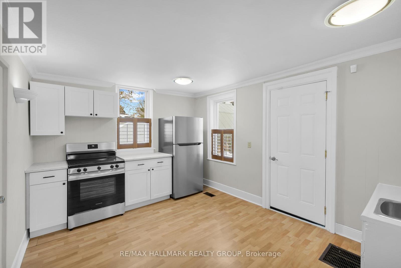 10 Wellington Street E, Athens, Ontario K0E 1B0 - Photo 7 - X12547888