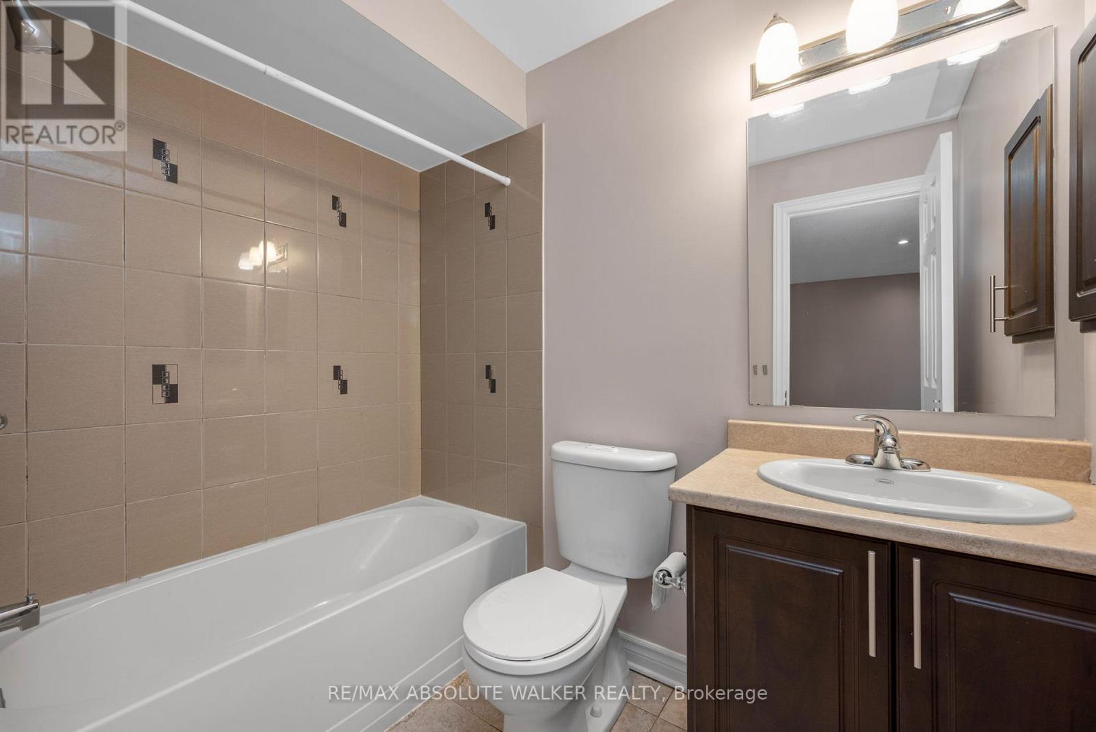 A - 262 Titanium Private, Ottawa, Ontario K1C 0A5 - Photo 33 - X12354121