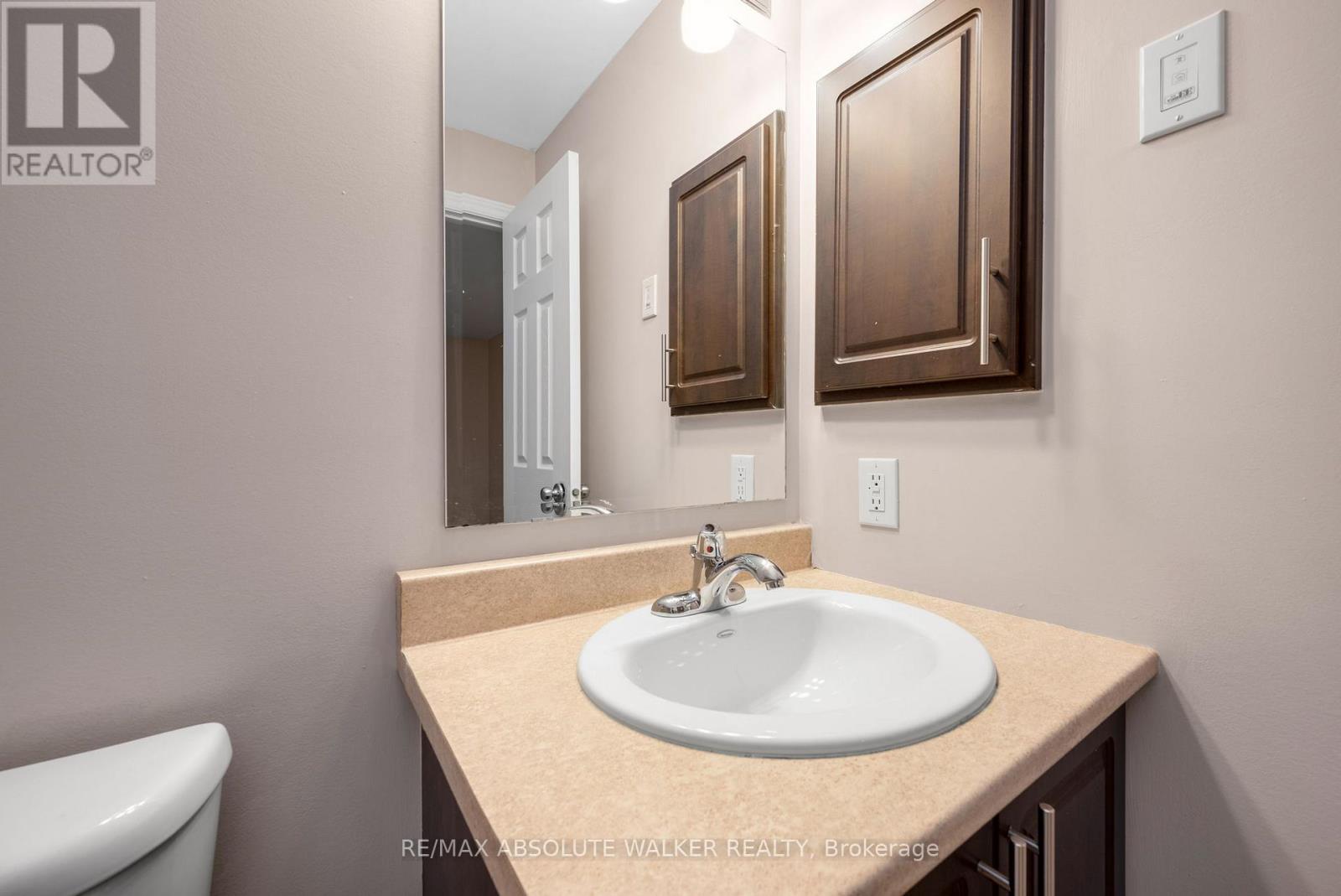 A - 262 Titanium Private, Ottawa, Ontario K1C 0A5 - Photo 34 - X12354121