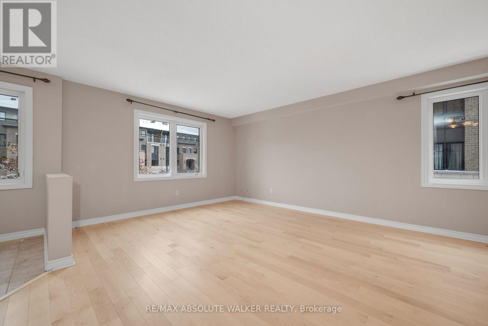 A - 262 Titanium Private, Ottawa, Ontario K1C 0A5 - Photo 5 - X12354121