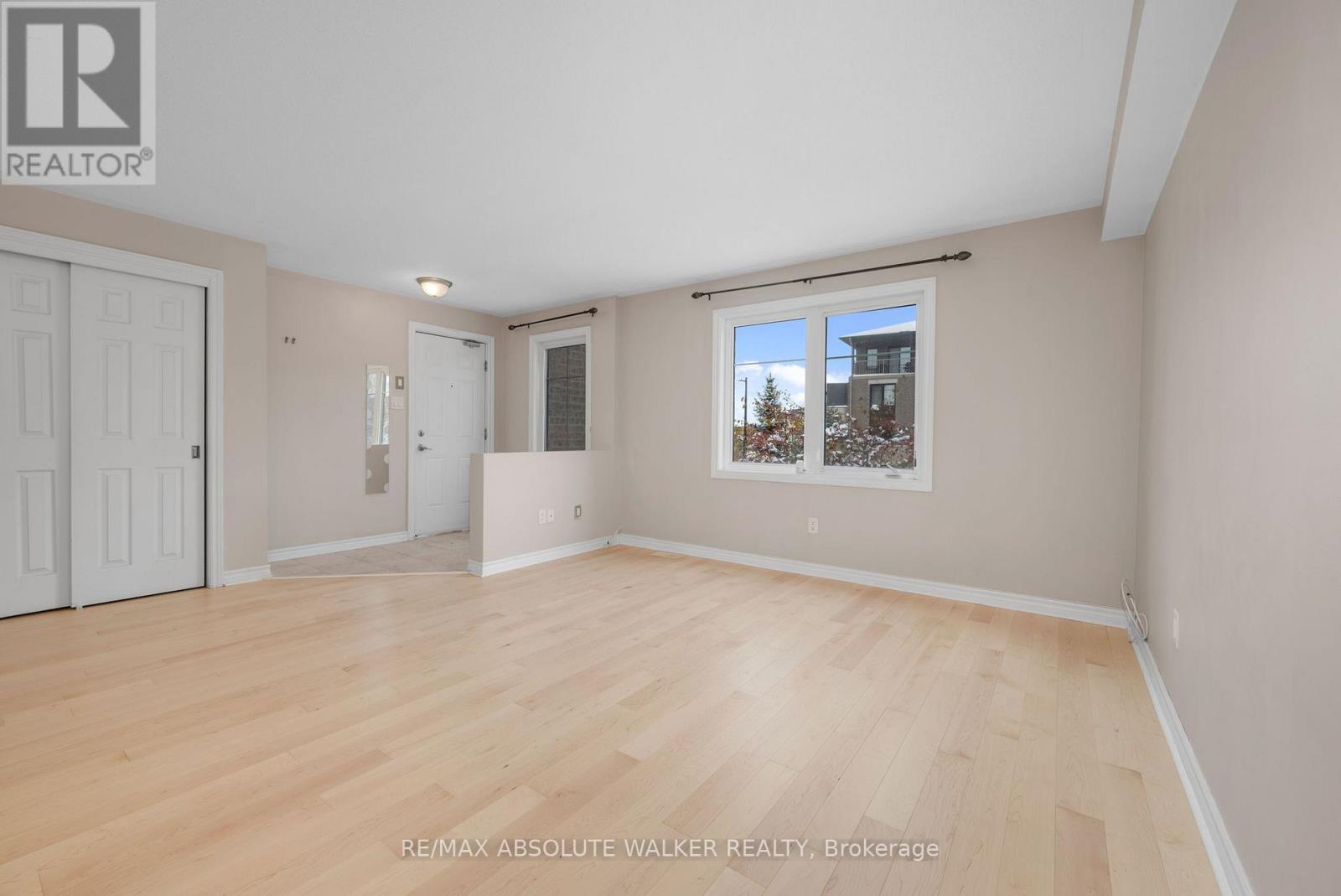 A - 262 Titanium Private, Ottawa, Ontario K1C 0A5 - Photo 4 - X12354121