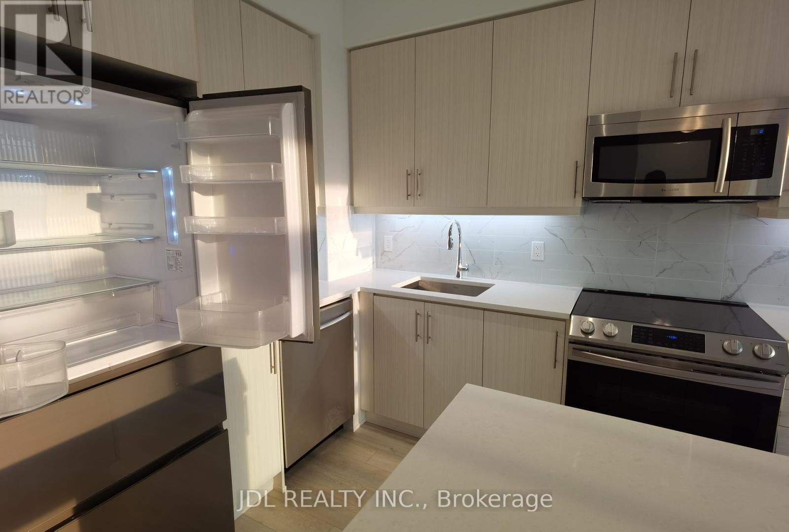 1510 - 75 Oneida Crescent, Richmond Hill, Ontario  L4B 0A6 - Photo 6 - N12547858