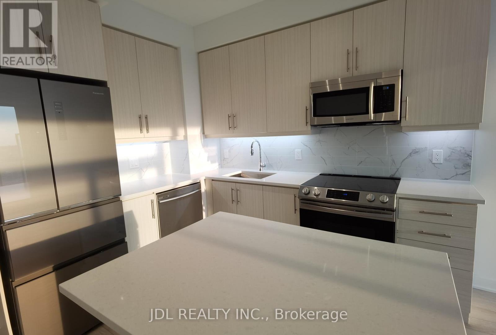 1510 - 75 Oneida Crescent, Richmond Hill, Ontario  L4B 0A6 - Photo 7 - N12547858