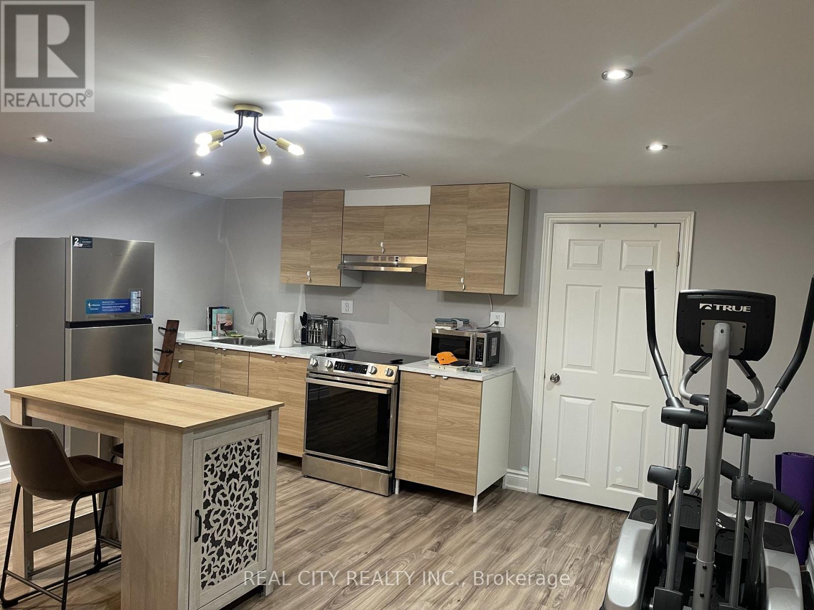 47 Ladyslipper Court, Markham, Ontario  L3T 2S6 - Photo 2 - N12547882