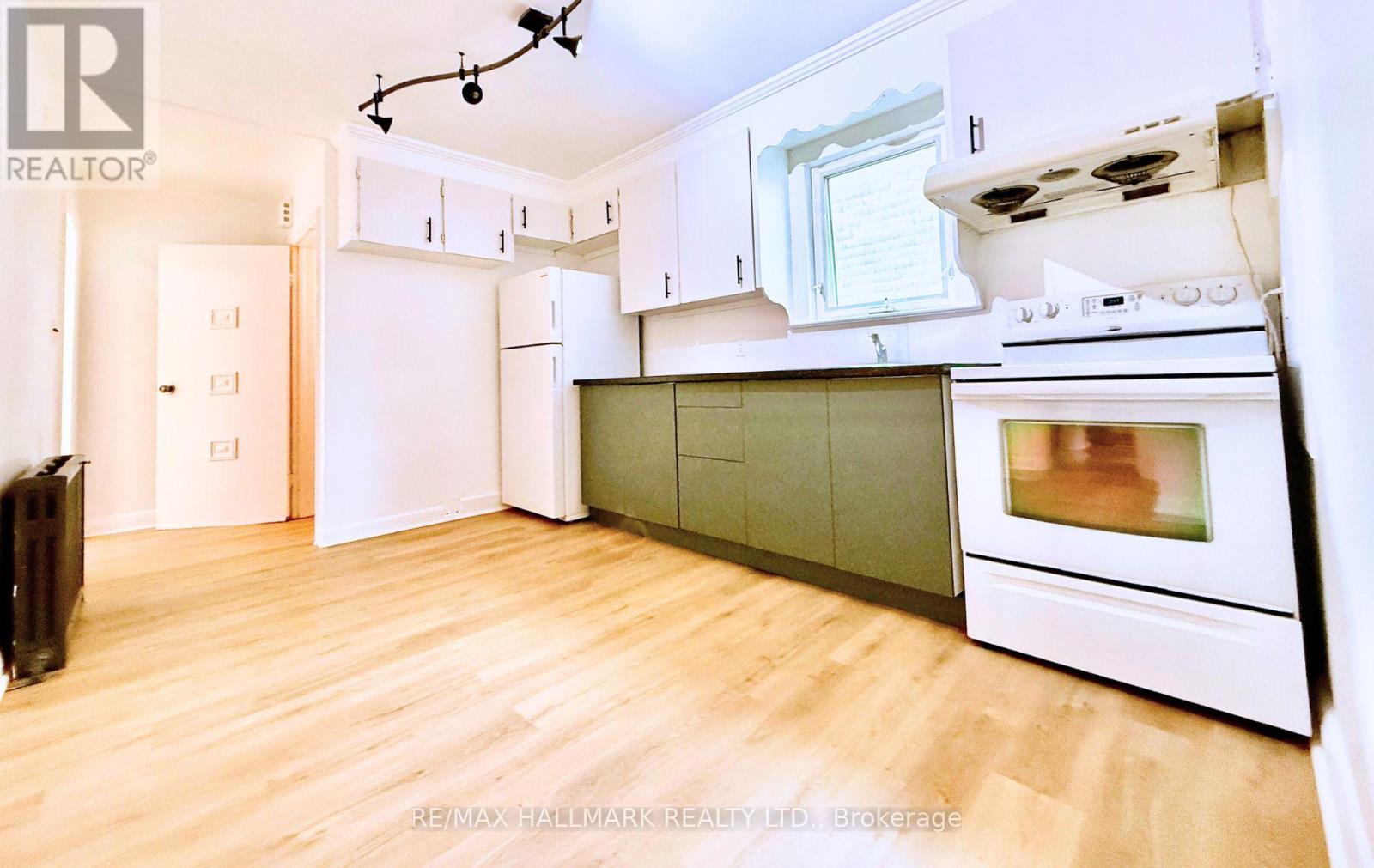 Upper - 314 Browns Line, Toronto, Ontario  M8W 3W2 - Photo 10 - W12547878