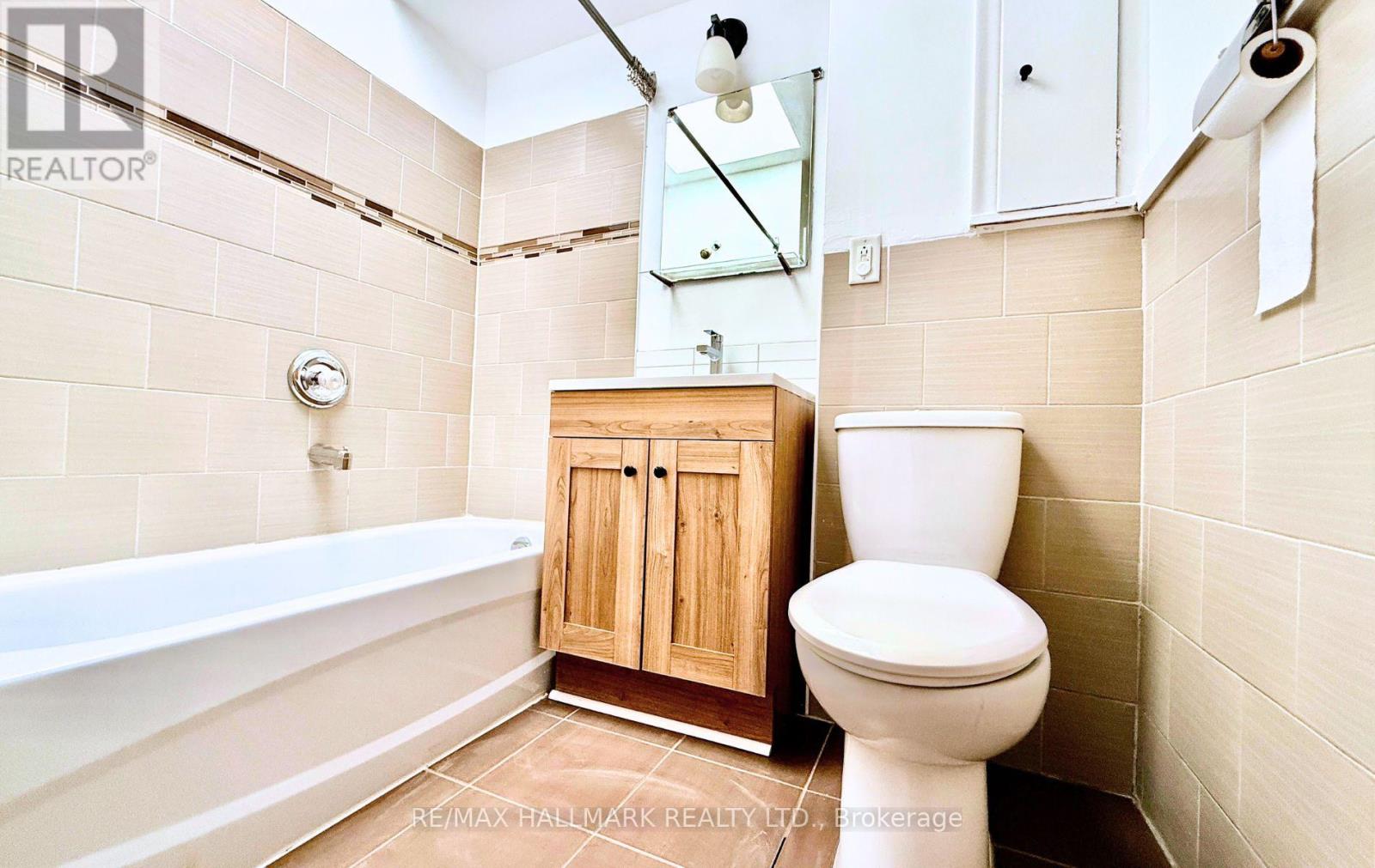 Upper - 314 Browns Line, Toronto, Ontario  M8W 3W2 - Photo 7 - W12547878