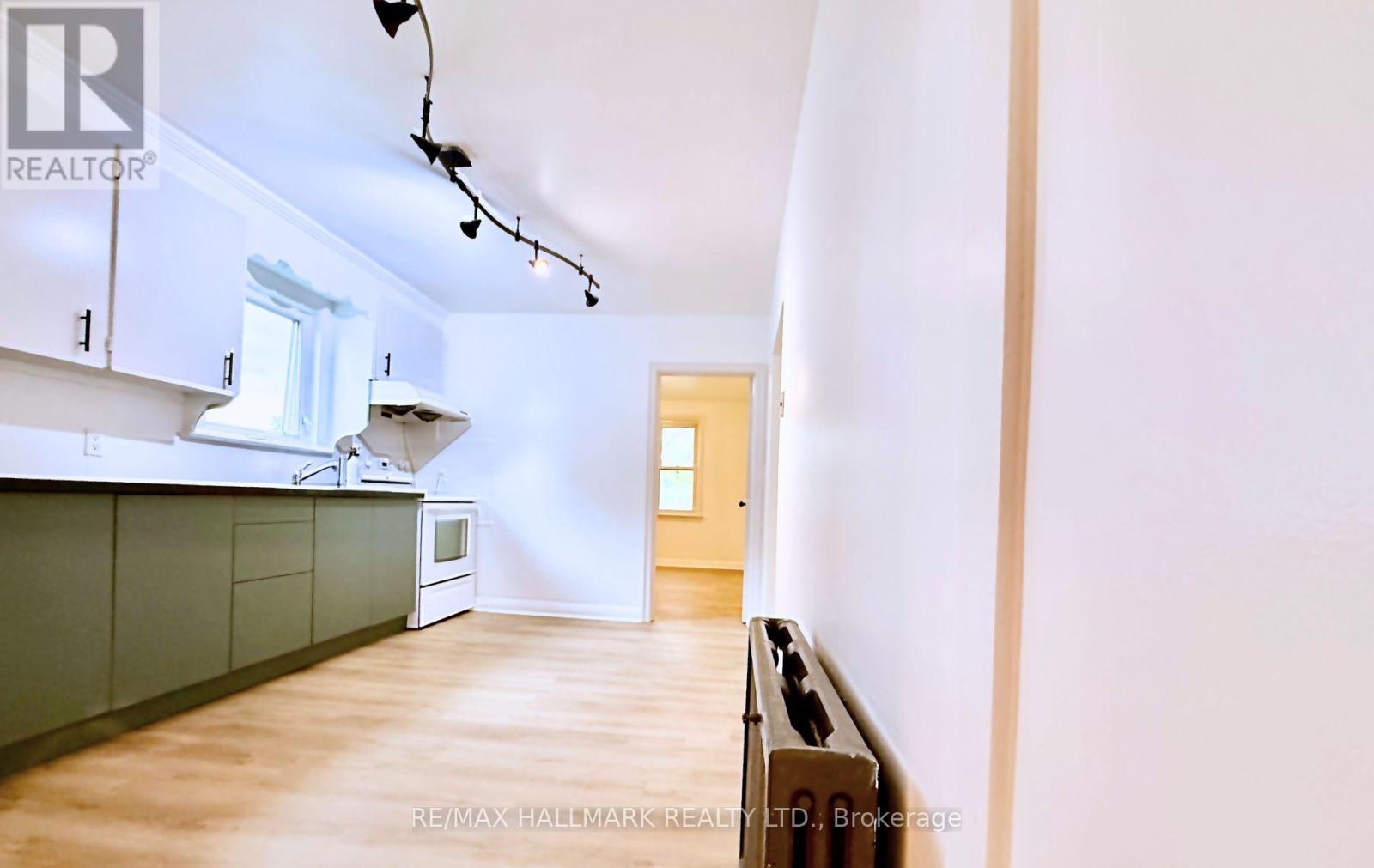 Upper - 314 Browns Line, Toronto, Ontario  M8W 3W2 - Photo 9 - W12547878