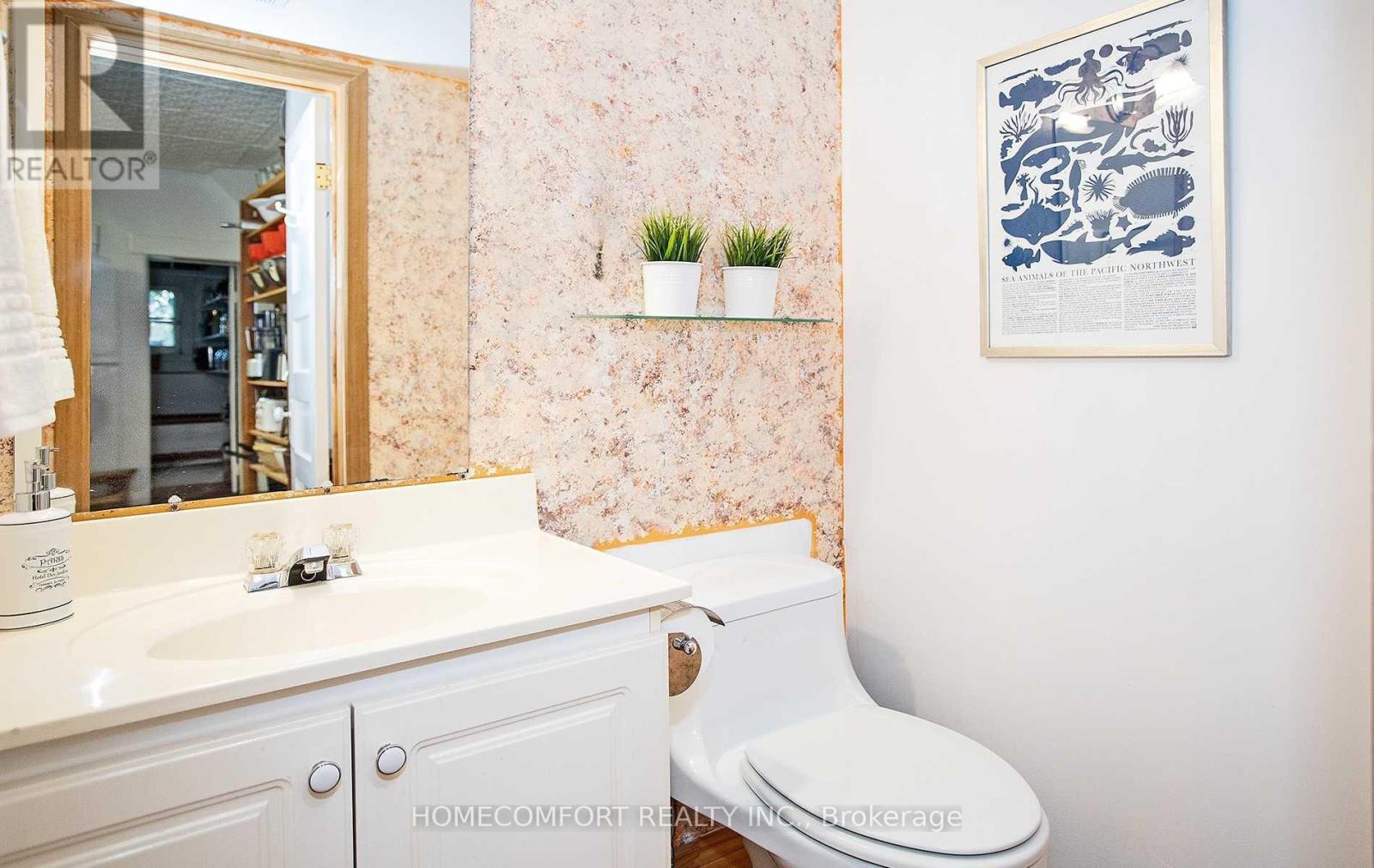 Upper - 11 Pauline Avenue, Toronto, Ontario  M6H 3M7 - Photo 10 - W12547898