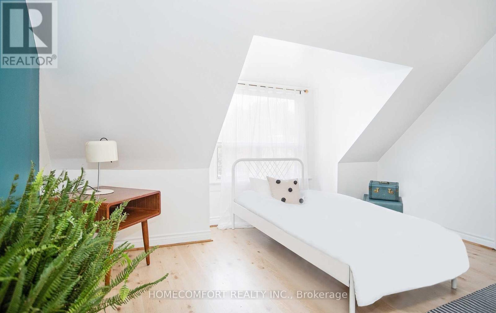 Upper - 11 Pauline Avenue, Toronto, Ontario  M6H 3M7 - Photo 17 - W12547898