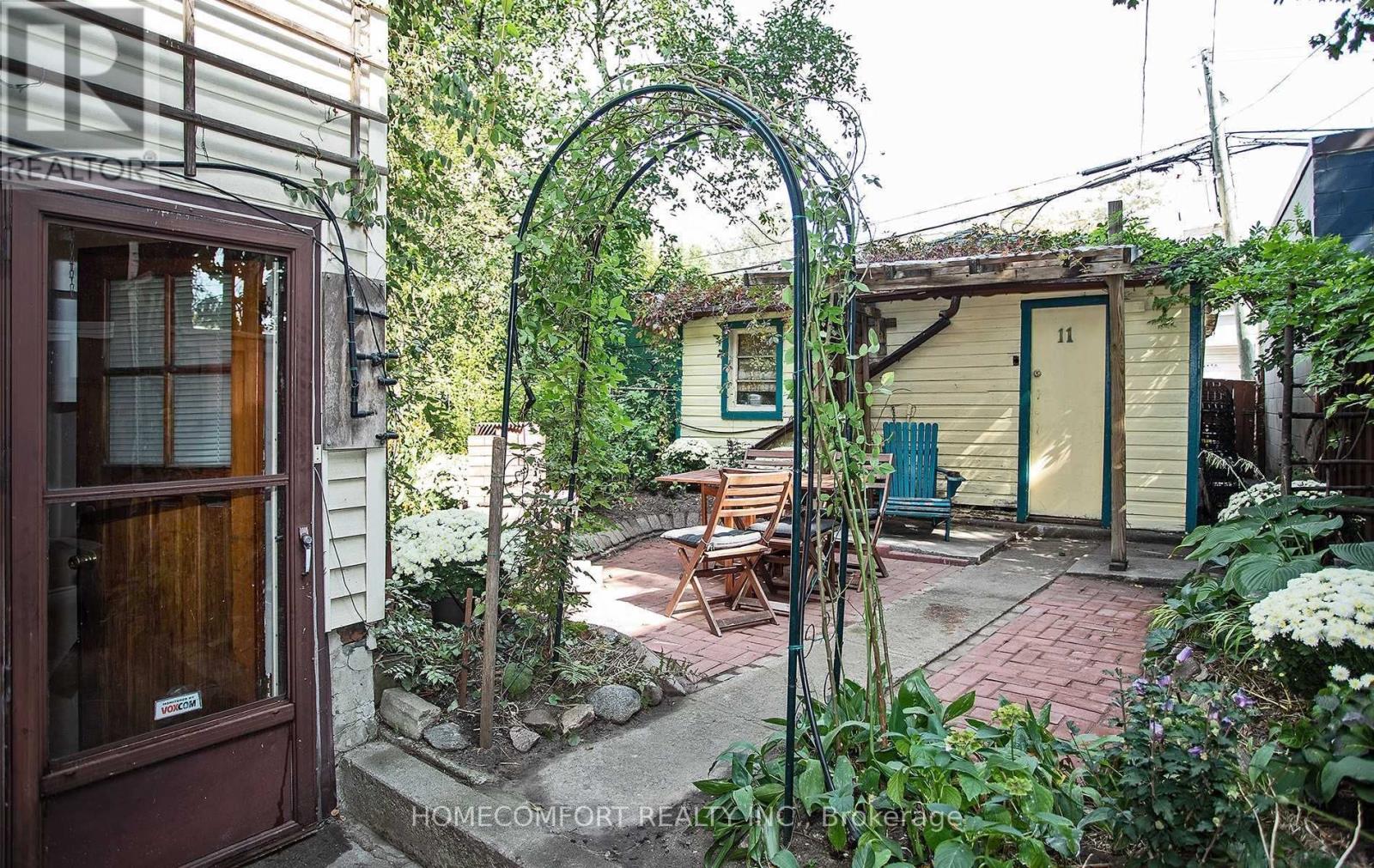 Upper - 11 Pauline Avenue, Toronto, Ontario  M6H 3M7 - Photo 19 - W12547898