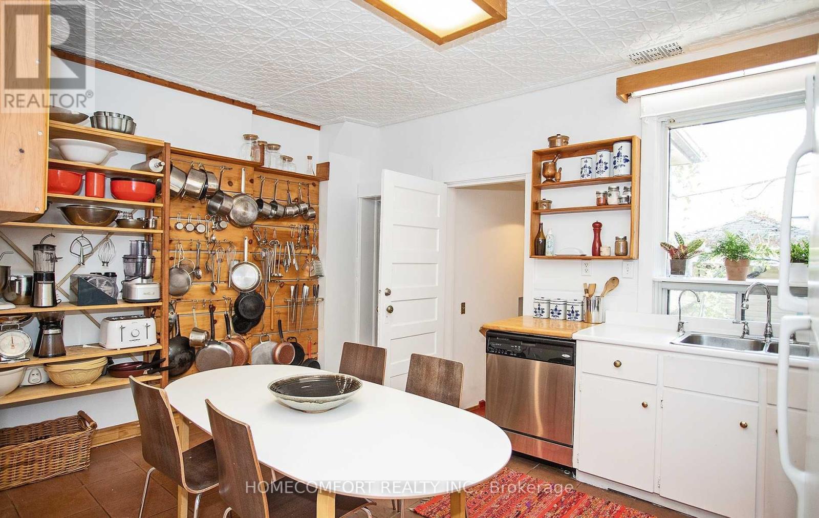 Upper - 11 Pauline Avenue, Toronto, Ontario  M6H 3M7 - Photo 8 - W12547898