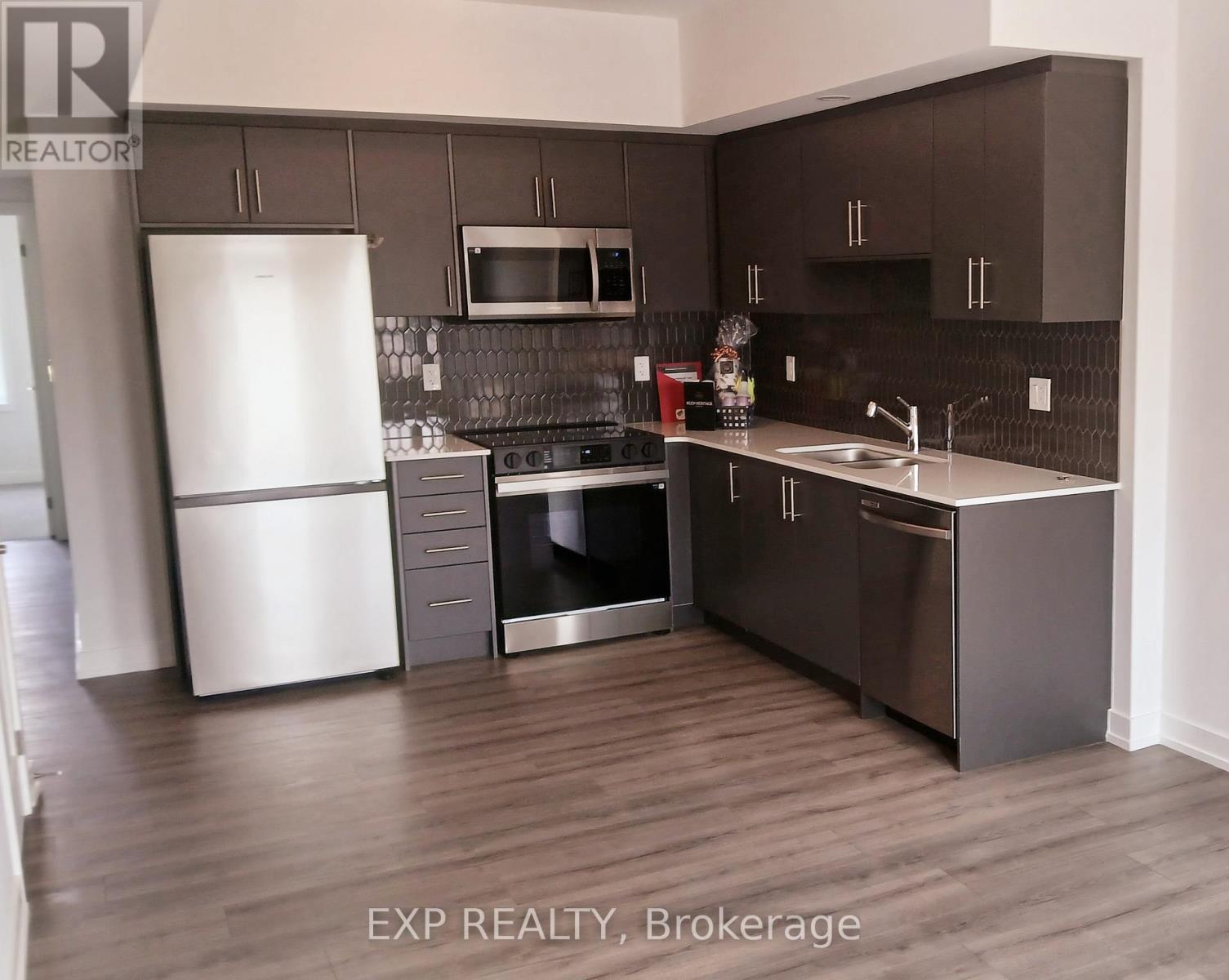 46 - 940 St David Street N, Centre Wellington, Ontario N1M 2W3 - Photo 4 - X12547850