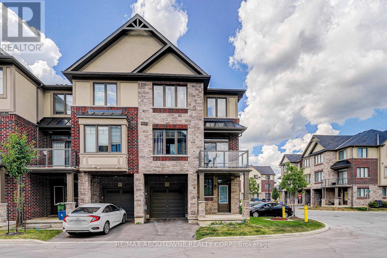 19 RITCHIE LANE, Hamilton, Ontario