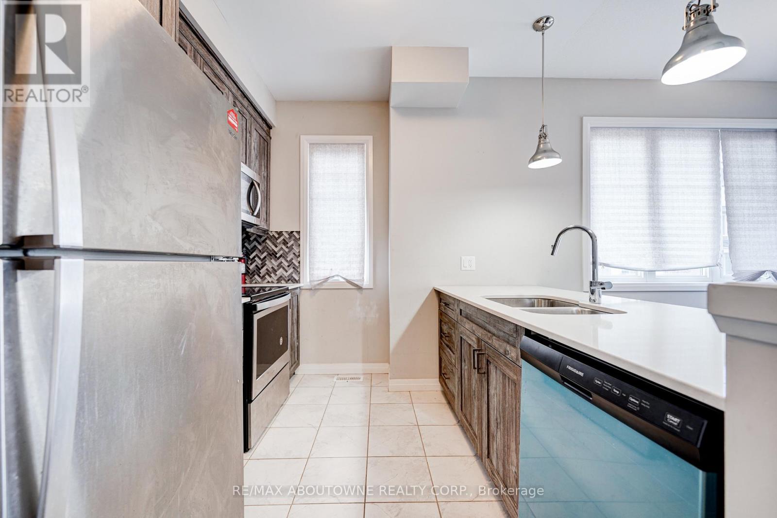 19 Ritchie Lane, Hamilton, Ontario  L9G 0H2 - Photo 15 - X12547854