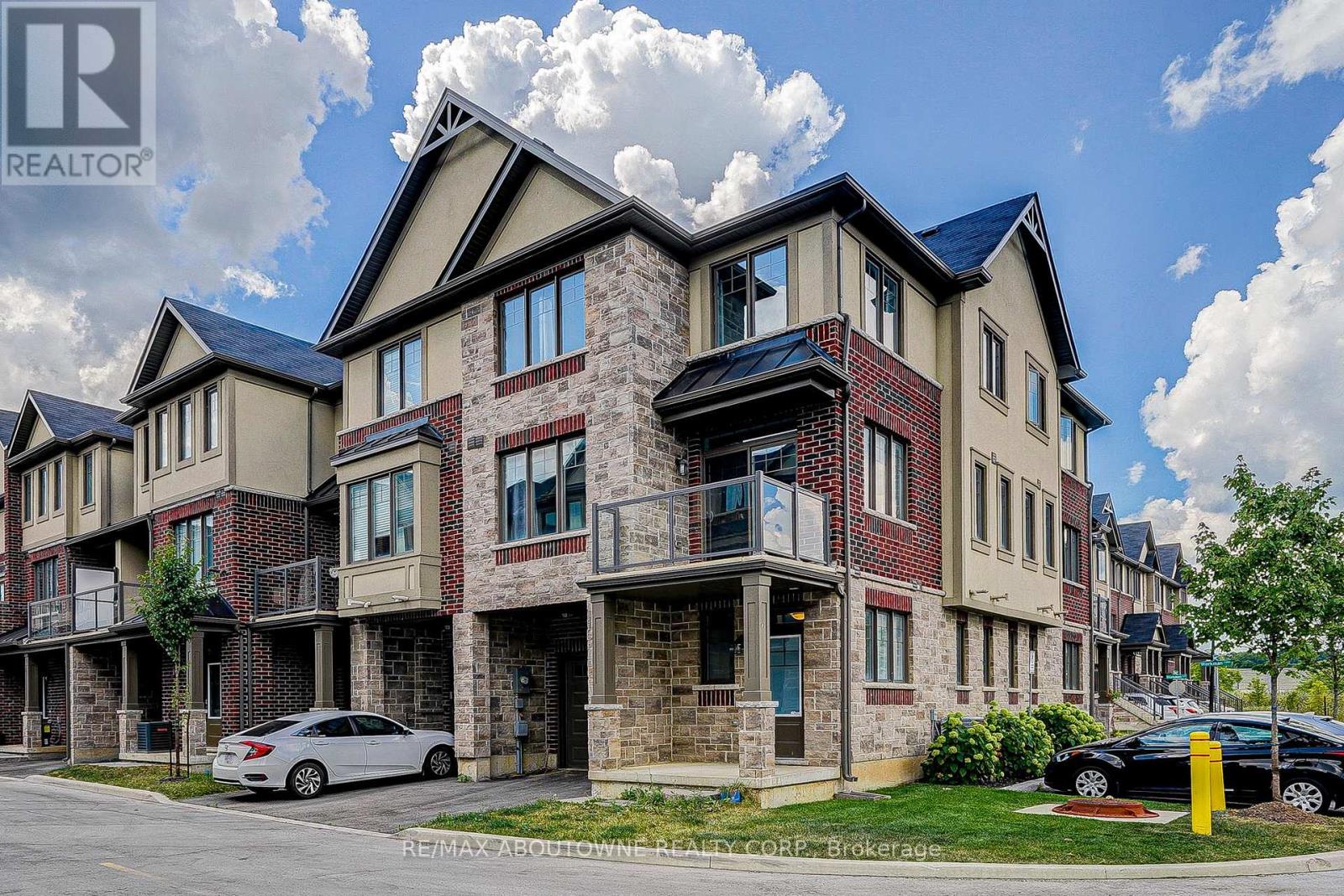 19 Ritchie Lane, Hamilton, Ontario  L9G 0H2 - Photo 3 - X12547854