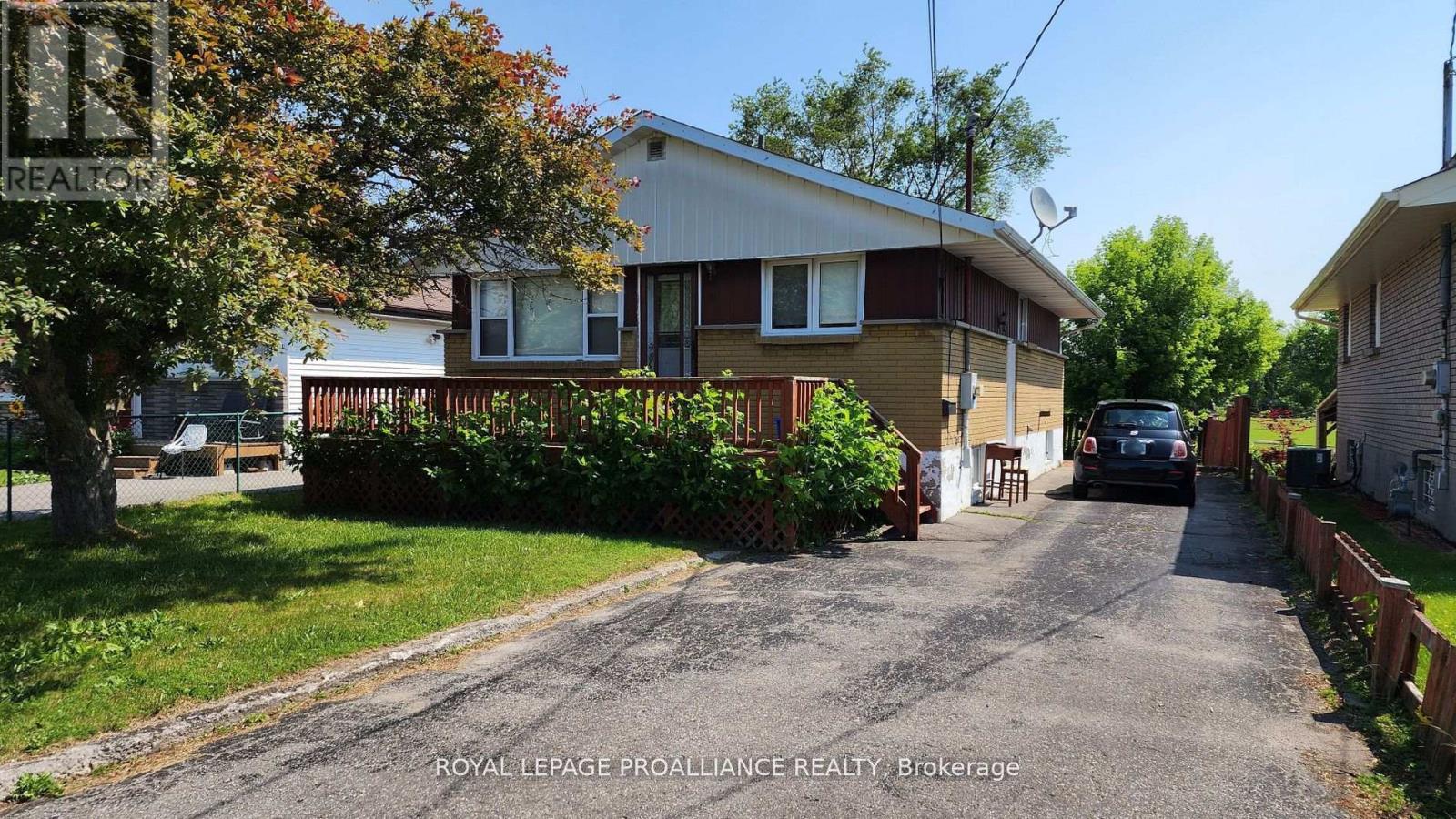 9 Elizabeth Avenue, Quinte West, Ontario K8V 2P8 - Photo 1 - X12547930