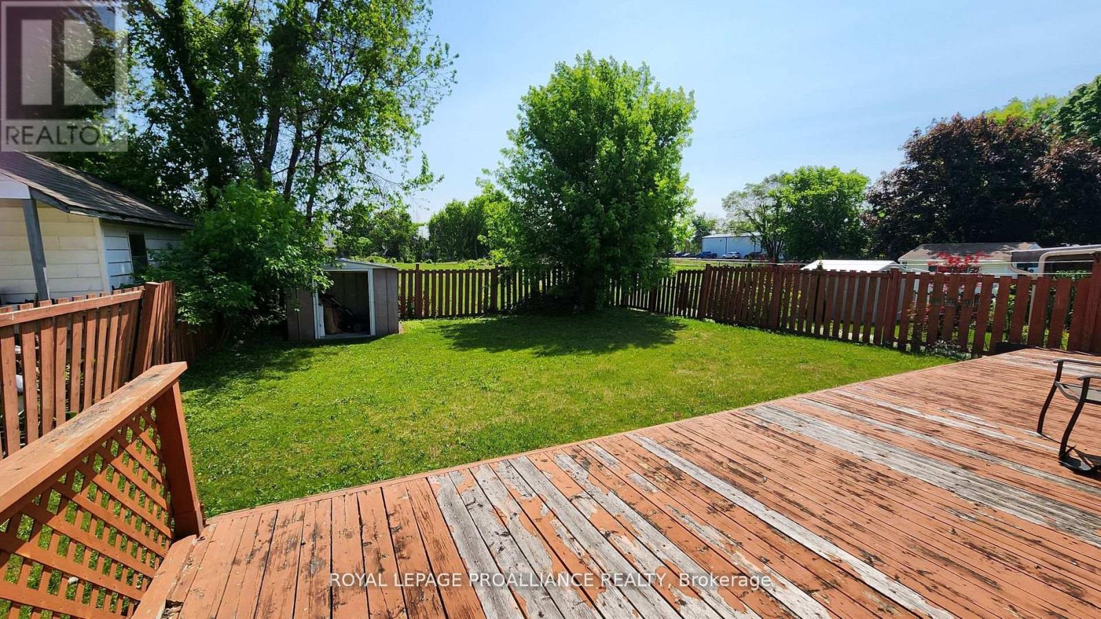 9 Elizabeth Avenue, Quinte West, Ontario K8V 2P8 - Photo 2 - X12547930