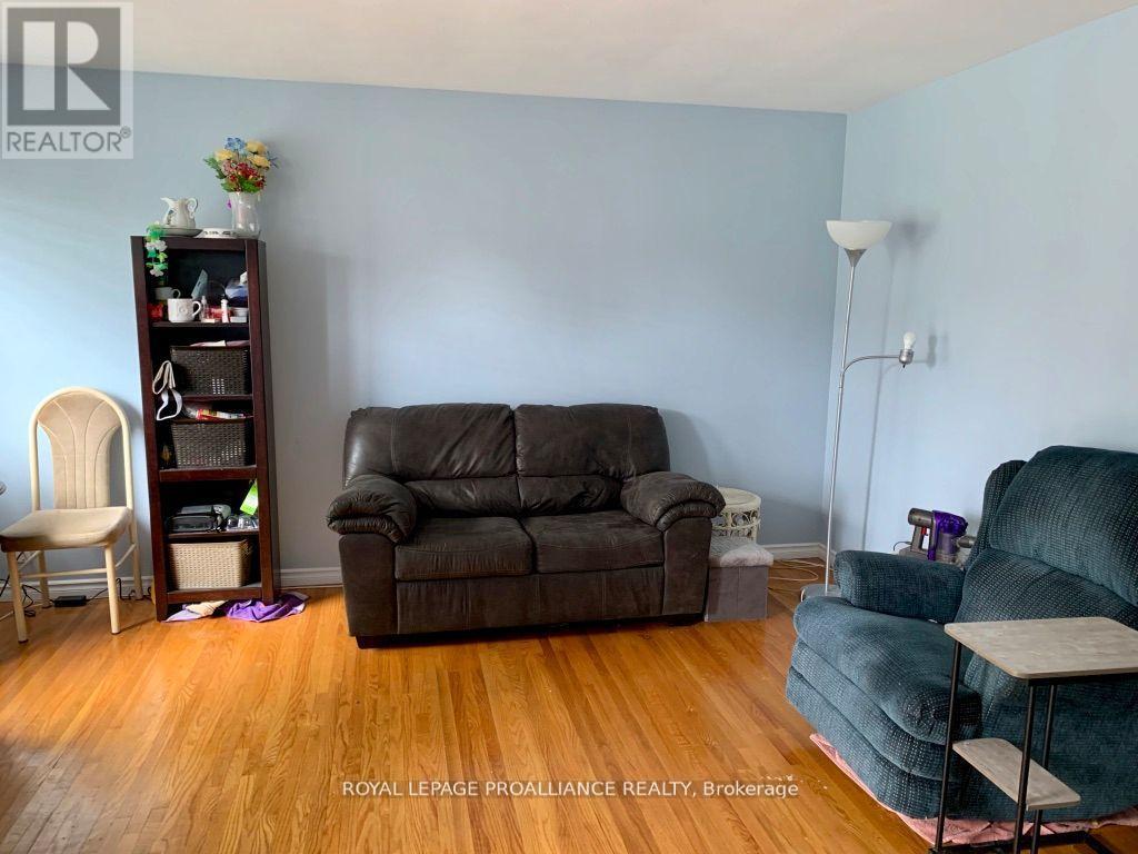 9 Elizabeth Avenue, Quinte West, Ontario K8V 2P8 - Photo 5 - X12547930