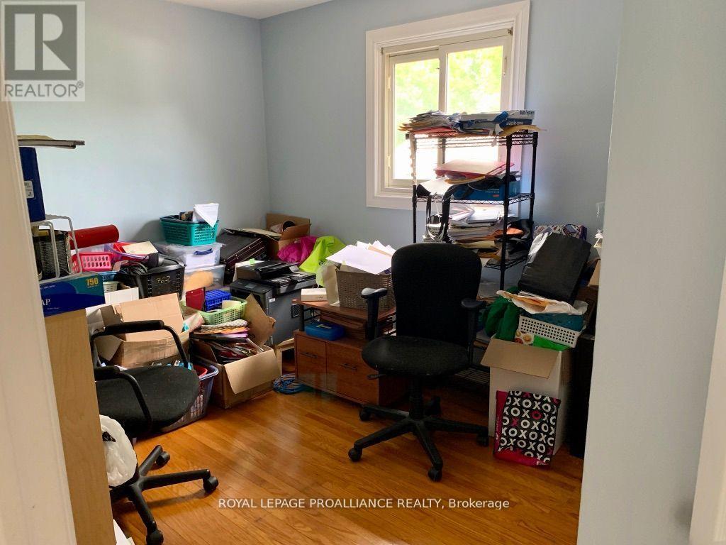 9 Elizabeth Avenue, Quinte West, Ontario K8V 2P8 - Photo 8 - X12547930