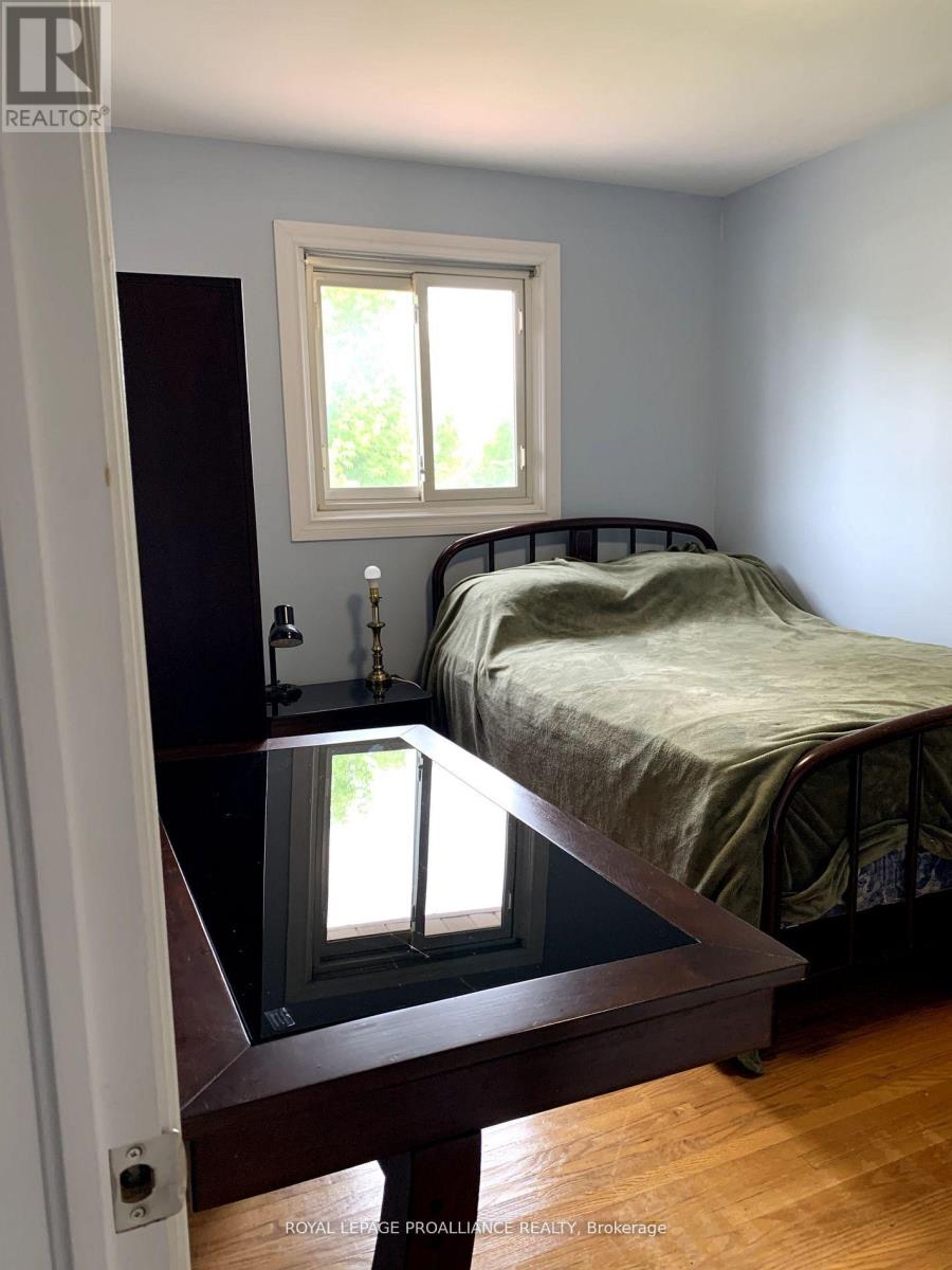 9 Elizabeth Avenue, Quinte West, Ontario K8V 2P8 - Photo 9 - X12547930