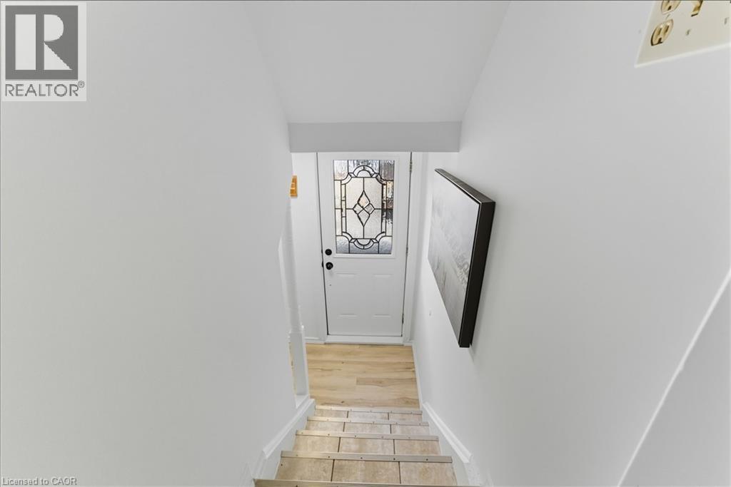 239 East 22nd Street, Hamilton, Ontario  L8V 2V8 - Photo 4 - 40771223