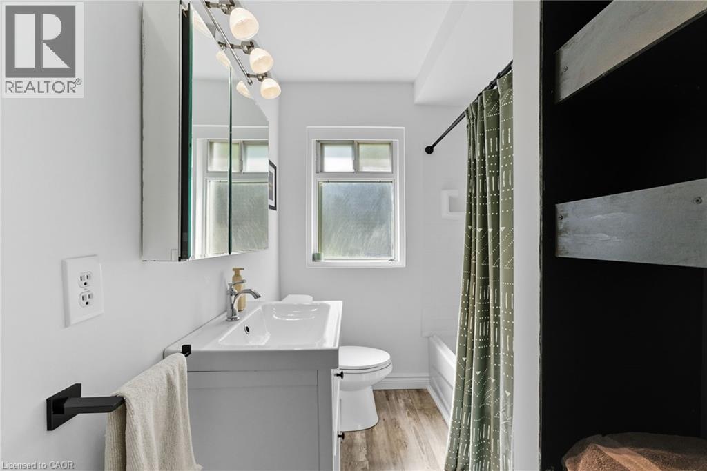 239 East 22nd Street, Hamilton, Ontario  L8V 2V8 - Photo 14 - 40771223