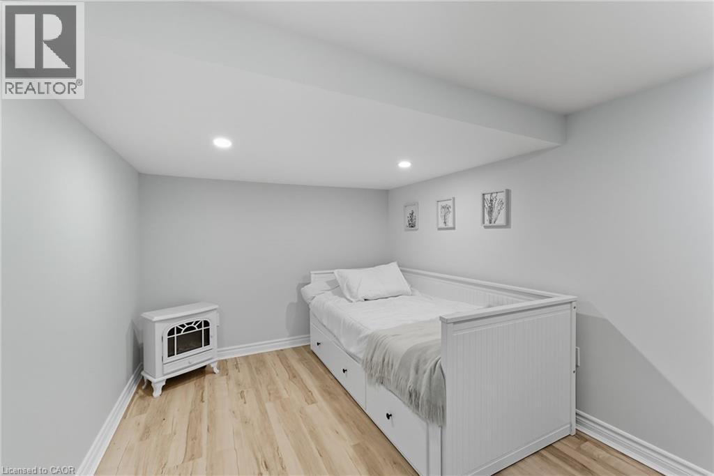 239 East 22nd Street, Hamilton, Ontario  L8V 2V8 - Photo 20 - 40771223