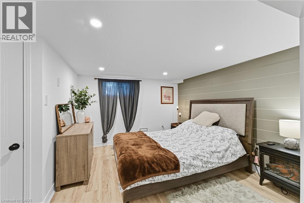 239 East 22nd Street, Hamilton, Ontario  L8V 2V8 - Photo 15 - 40771223