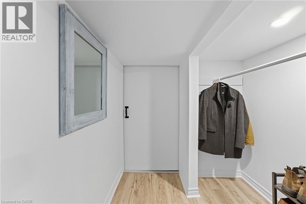 239 East 22nd Street, Hamilton, Ontario  L8V 2V8 - Photo 22 - 40771223