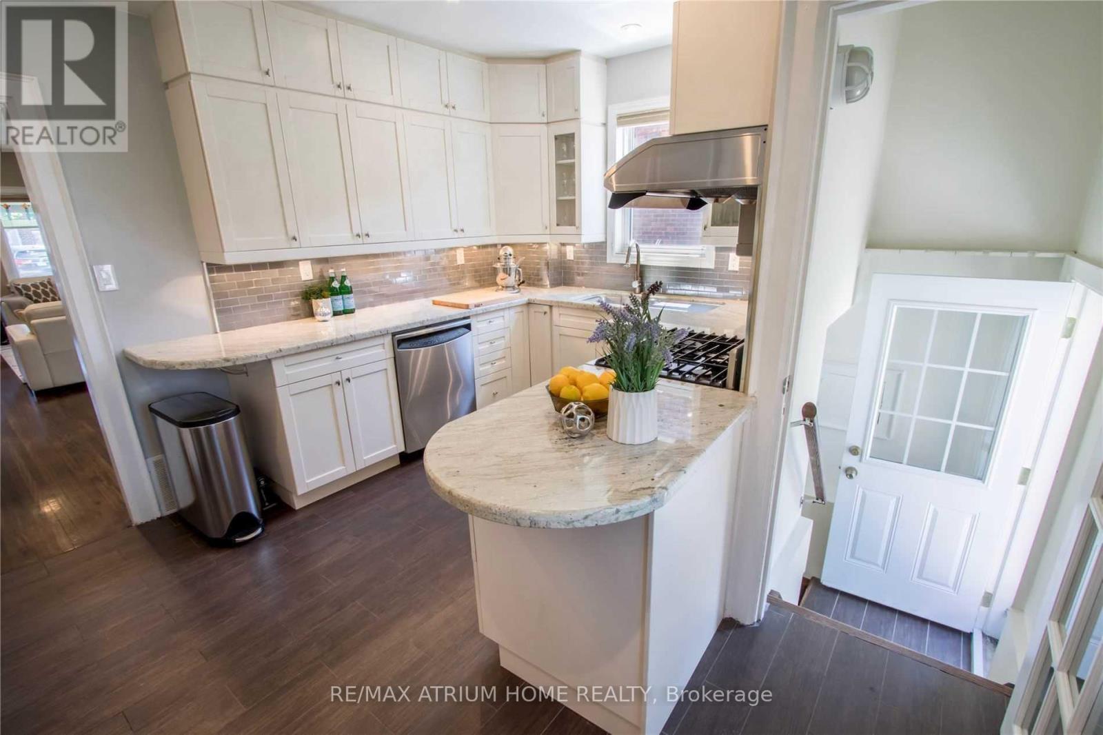 320 Hillsdale Avenue E, Toronto, Ontario  M4S 1T8 - Photo 3 - C12547928