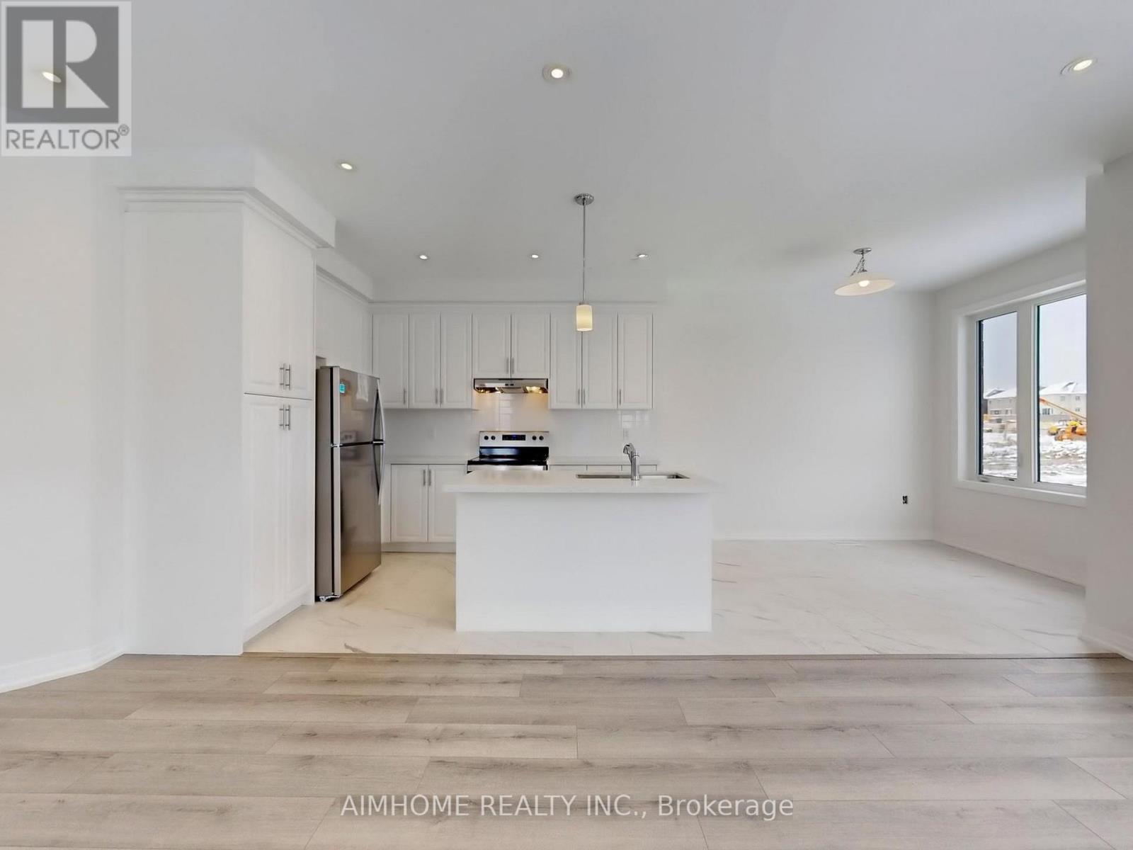 34 Kamper Avenue, Richmond Hill, Ontario L4E 1A2 - Photo 5 - N12547922