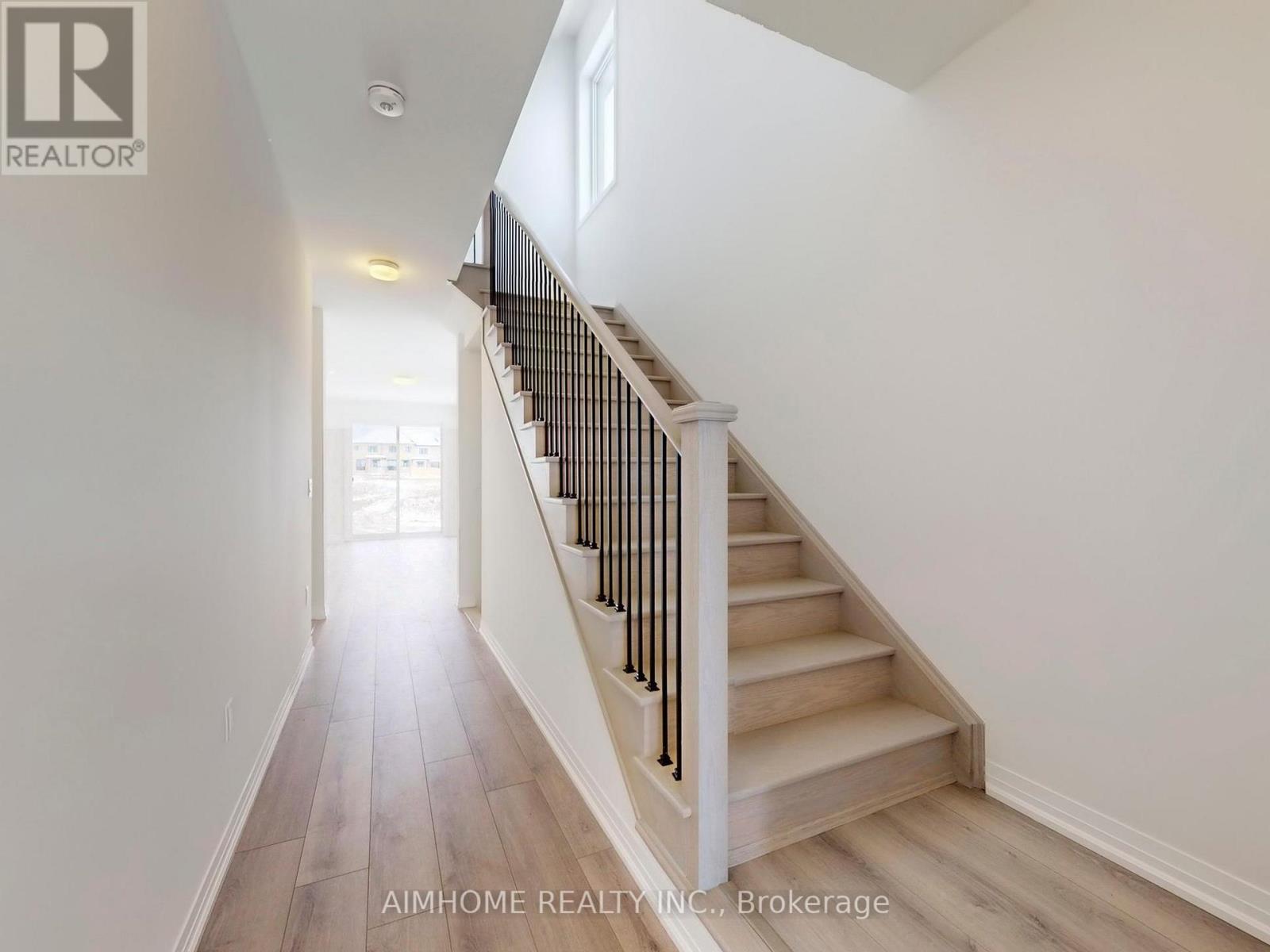 34 Kamper Avenue, Richmond Hill, Ontario L4E 1A2 - Photo 8 - N12547922