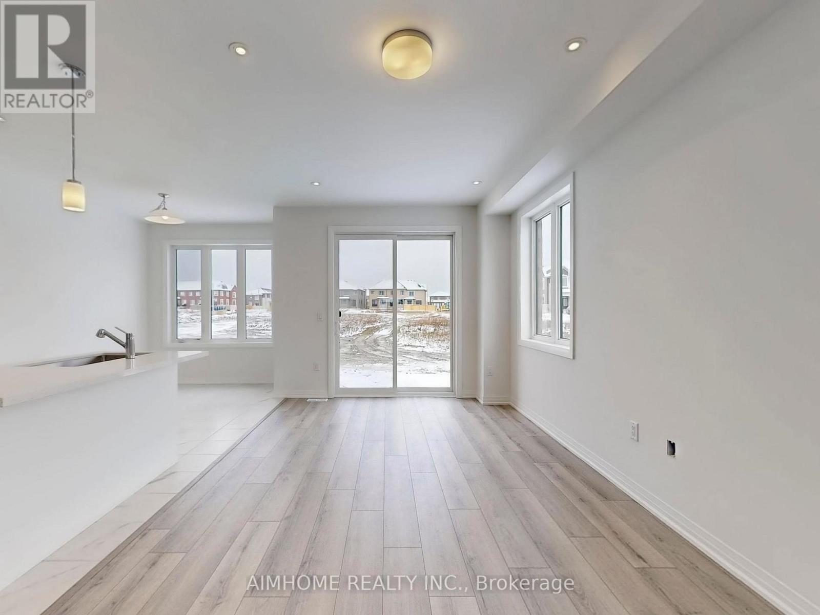 34 Kamper Avenue, Richmond Hill, Ontario  L4E 1A2 - Photo 2 - N12547926