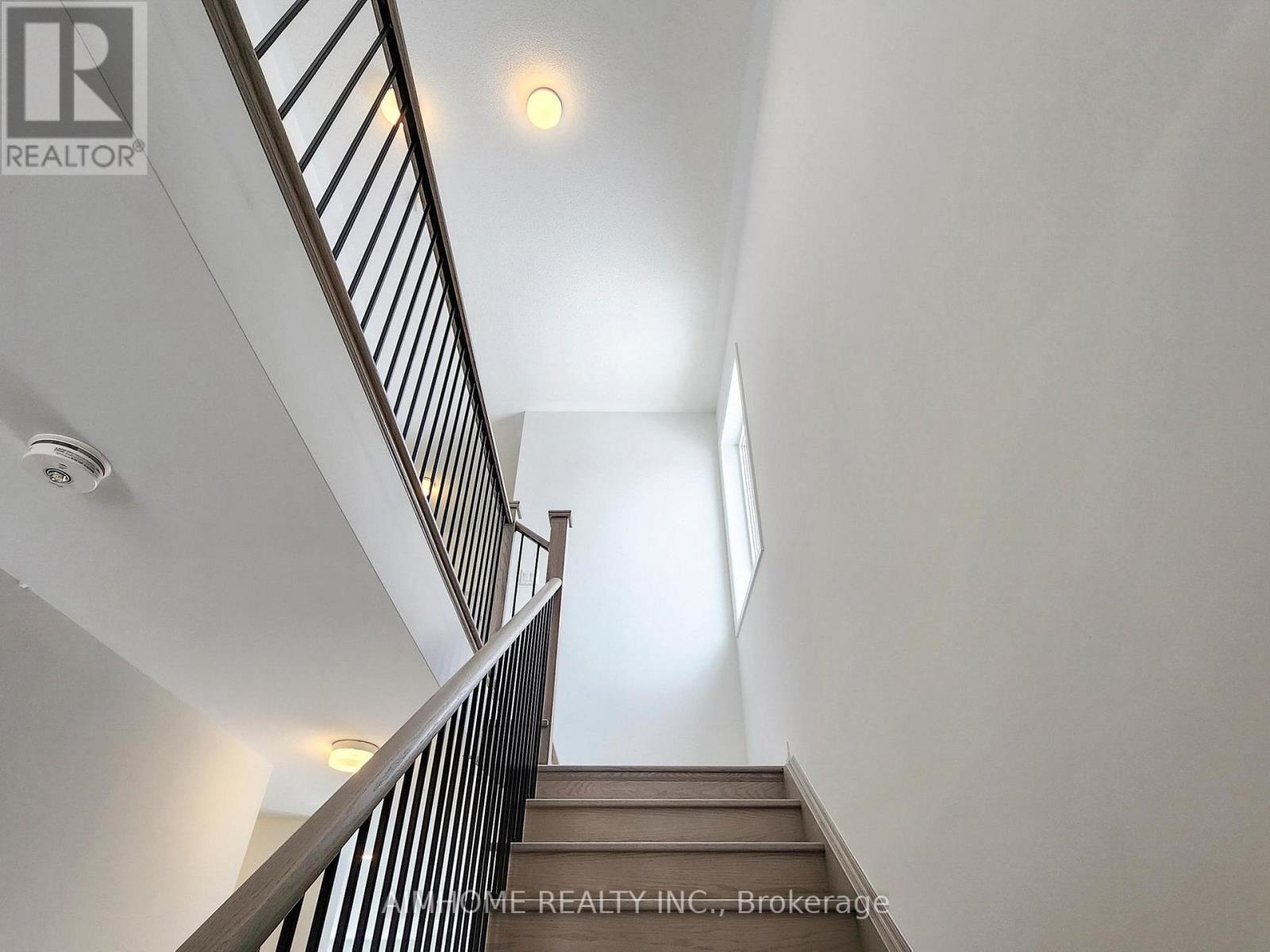 34 Kamper Avenue, Richmond Hill, Ontario  L4E 1A2 - Photo 5 - N12547926