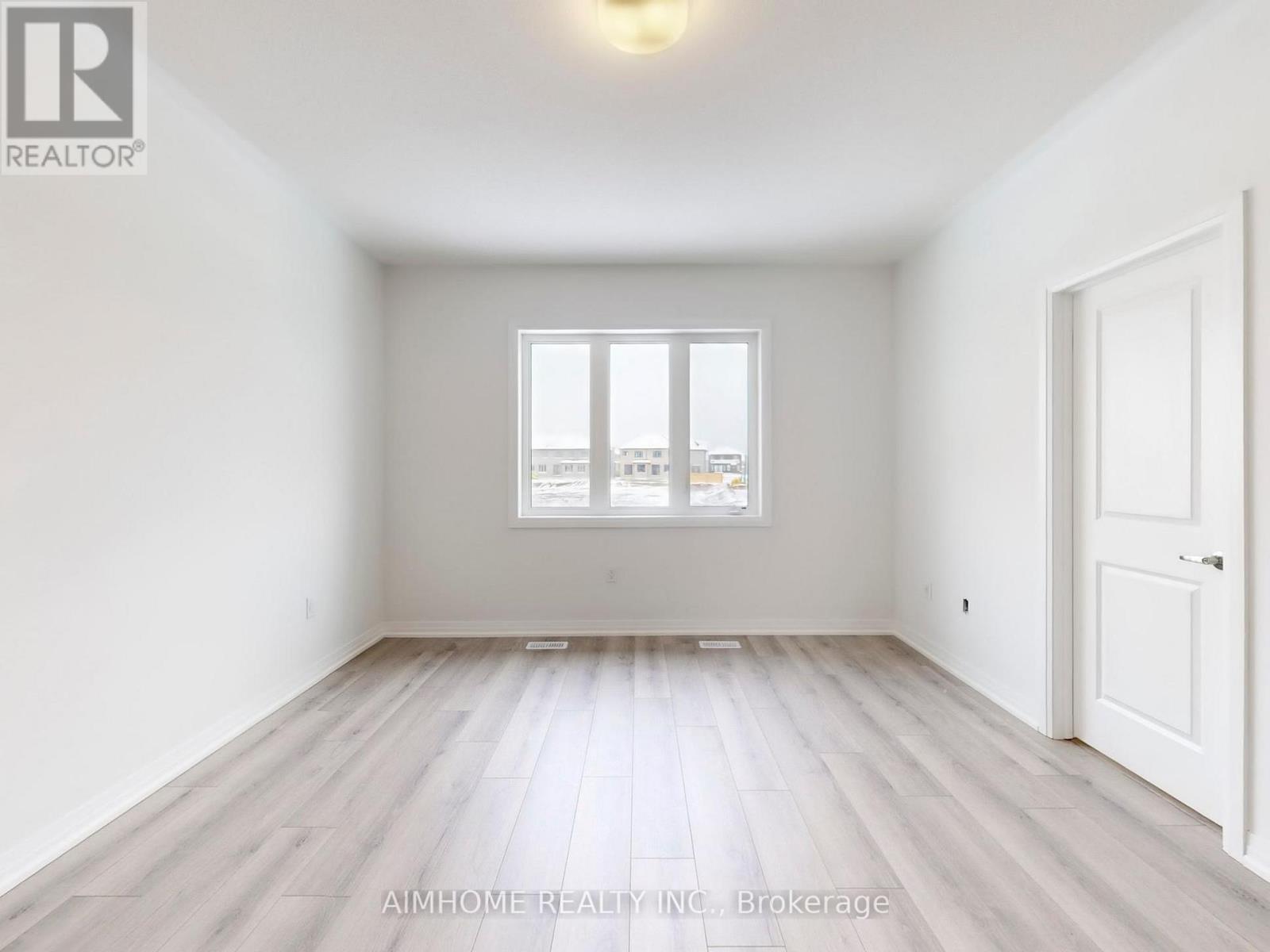 34 Kamper Avenue, Richmond Hill, Ontario  L4E 1A2 - Photo 7 - N12547926