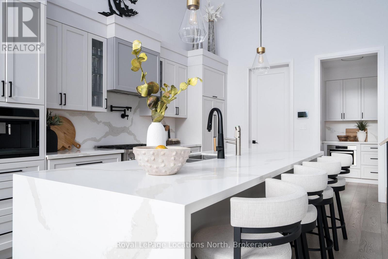 120 Tekiah Road, Blue Mountains, Ontario N0H 1J0 - Photo 10 - X12541342