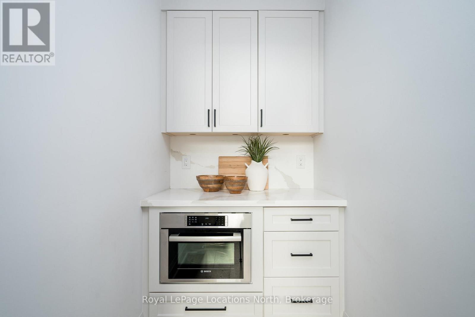 120 Tekiah Road, Blue Mountains, Ontario N0H 1J0 - Photo 11 - X12541342