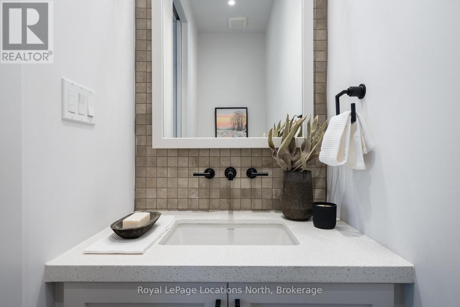 120 Tekiah Road, Blue Mountains, Ontario N0H 1J0 - Photo 21 - X12541342