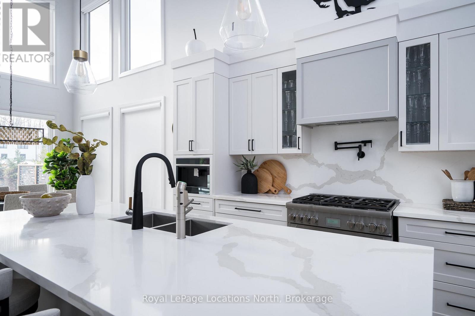 120 Tekiah Road, Blue Mountains, Ontario N0H 1J0 - Photo 8 - X12541342