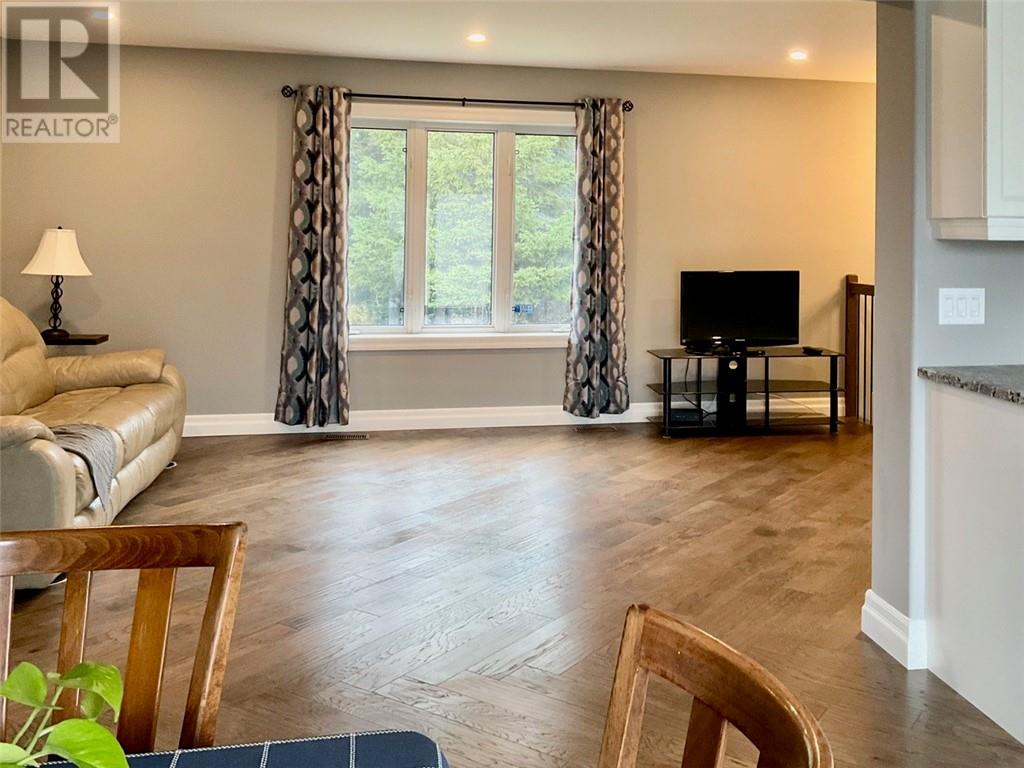 563 Montee Principale, Azilda, Ontario P0M 1B0 - Photo 12 - 2125640