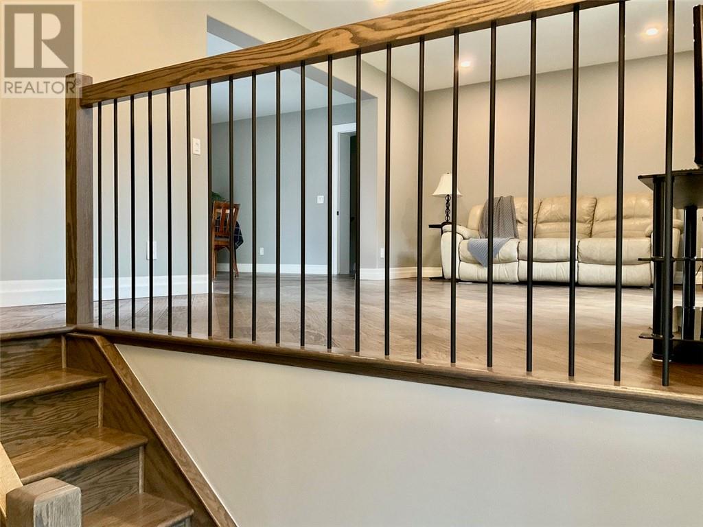 563 Montee Principale, Azilda, Ontario P0M 1B0 - Photo 3 - 2125640