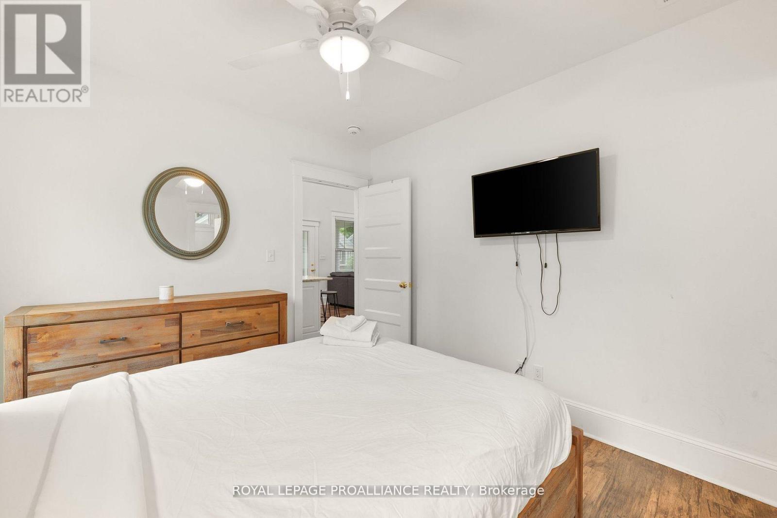 9 Hollow Lane, Prince Edward County, Ontario  K0K 1P0 - Photo 13 - X12547942