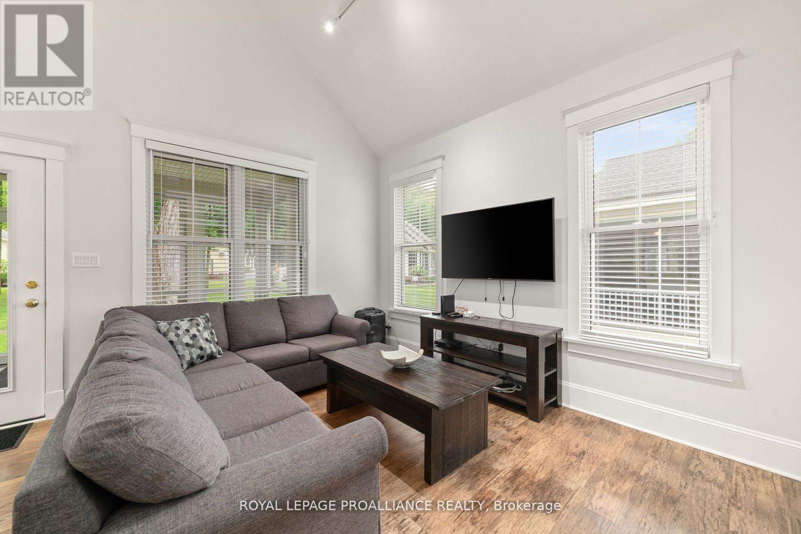 9 Hollow Lane, Prince Edward County, Ontario  K0K 1P0 - Photo 4 - X12547942